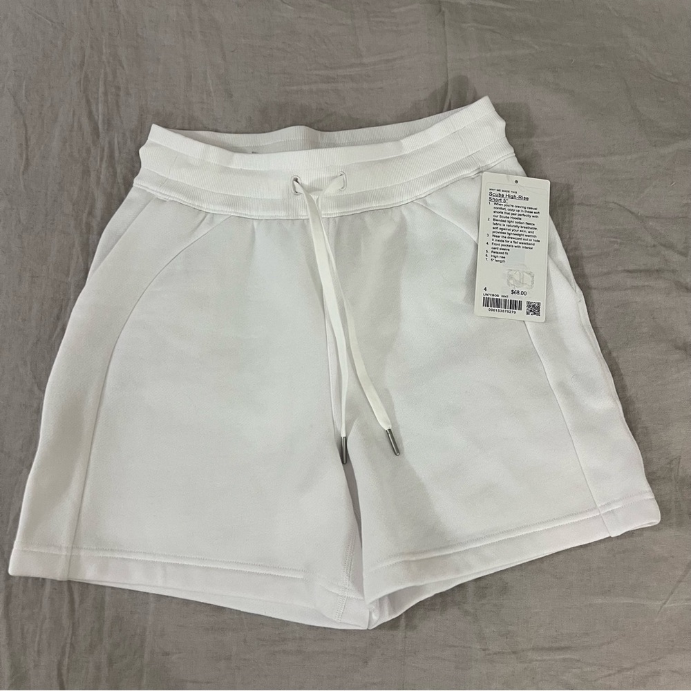 NWT Lululemon Scuba High Rise Short 5”